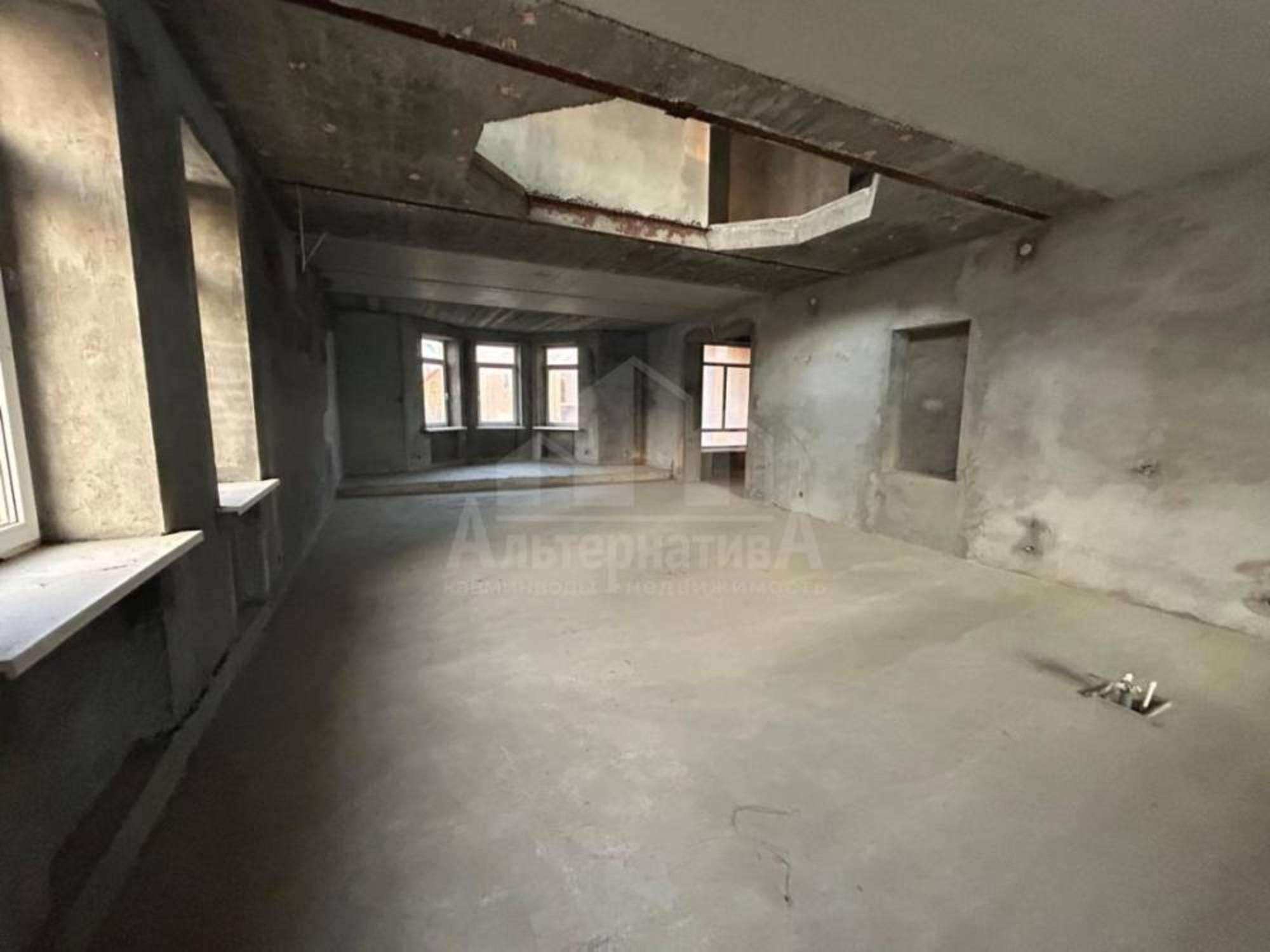 Купить дачу, дом, коттедж за 40 000 000 рублей на Интернациональная ул.