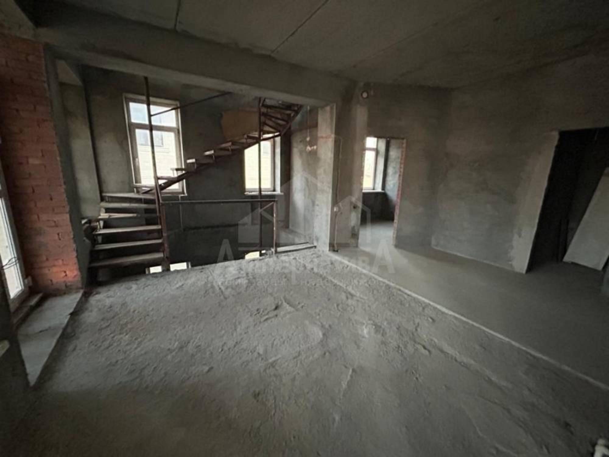 Купить дачу, дом, коттедж за 40 000 000 рублей на Интернациональная ул.