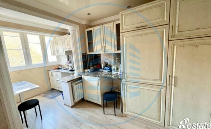 3-комн квартира улица Крайнего, 4,  д. 4