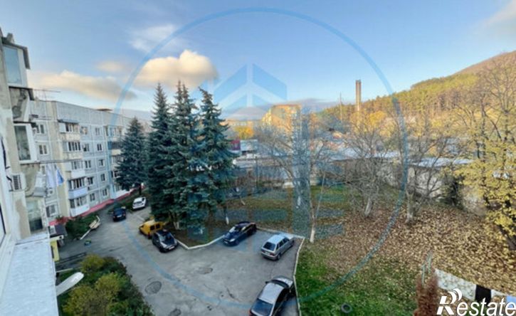 3-комн квартира улица Крайнего, 4,  д. 4