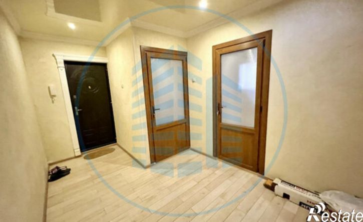 3-комн квартира улица Крайнего, 4,  д. 4