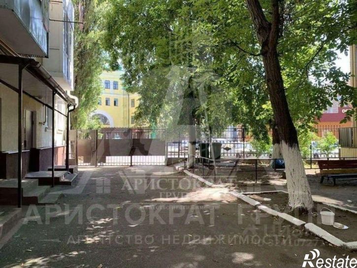 2-комн квартира улица Крайнего, 90,  д. 90