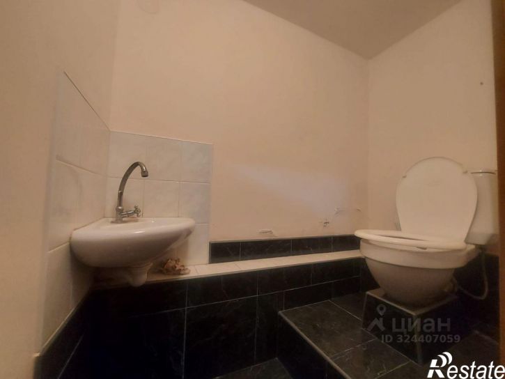 3-комн квартира улица Крайнего, 20,  д. 20