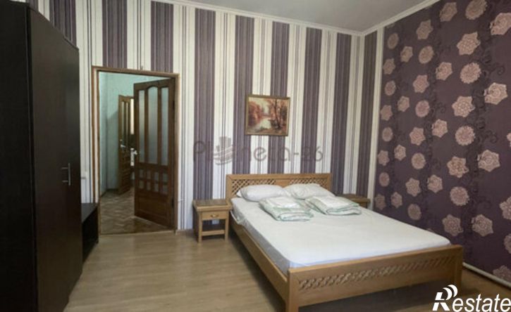 3-комн квартира улица Крайнего, 20,  д. 20