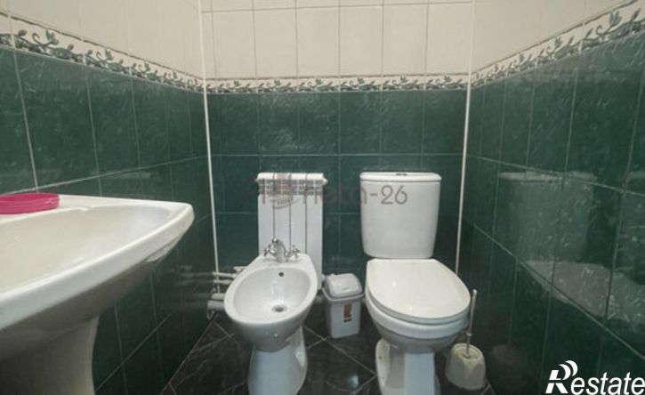 3-комн квартира улица Крайнего, 20,  д. 20