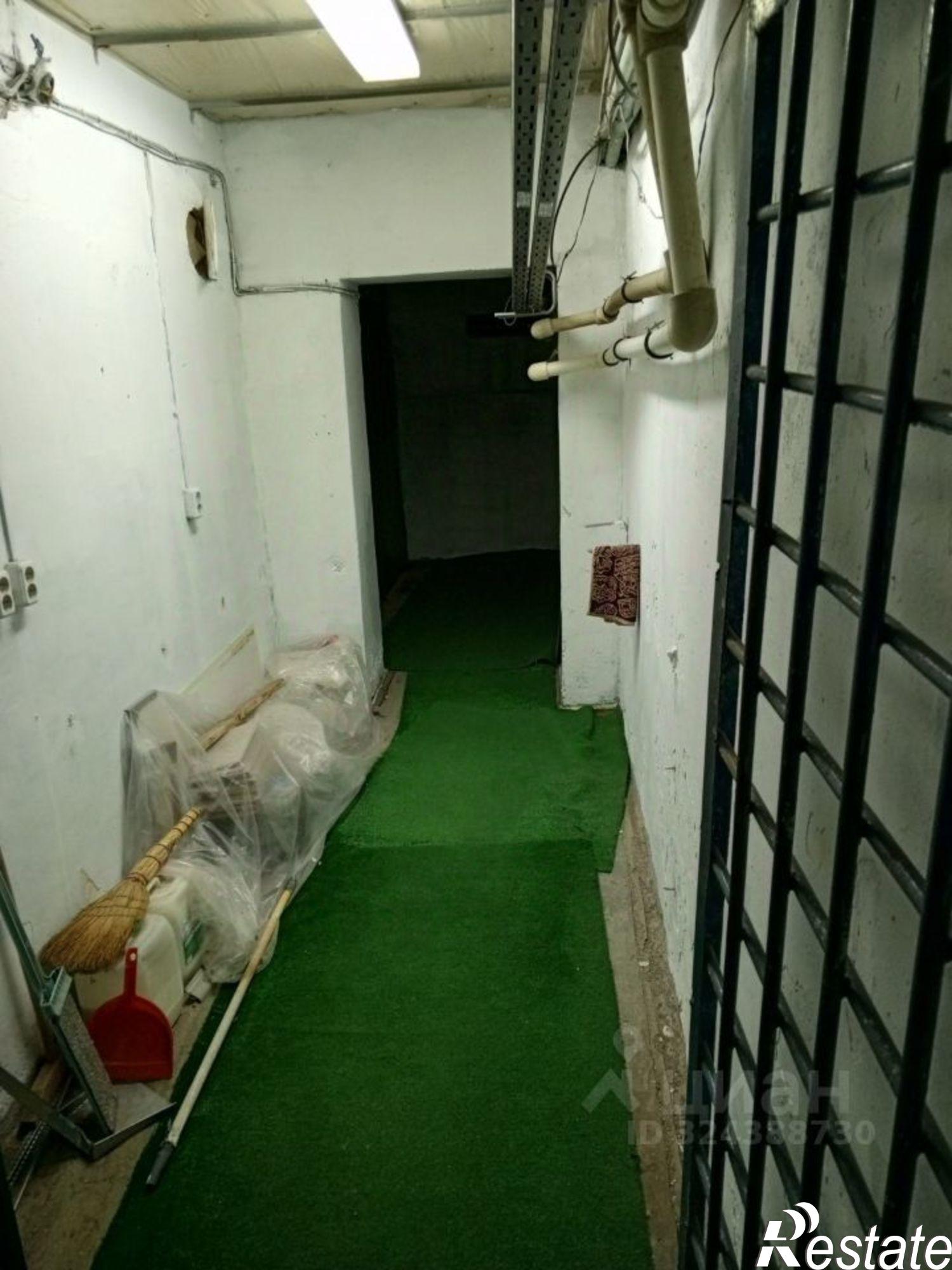 Купить торговое помещение за 2 378 770 рублей на проспект Калинина, 20