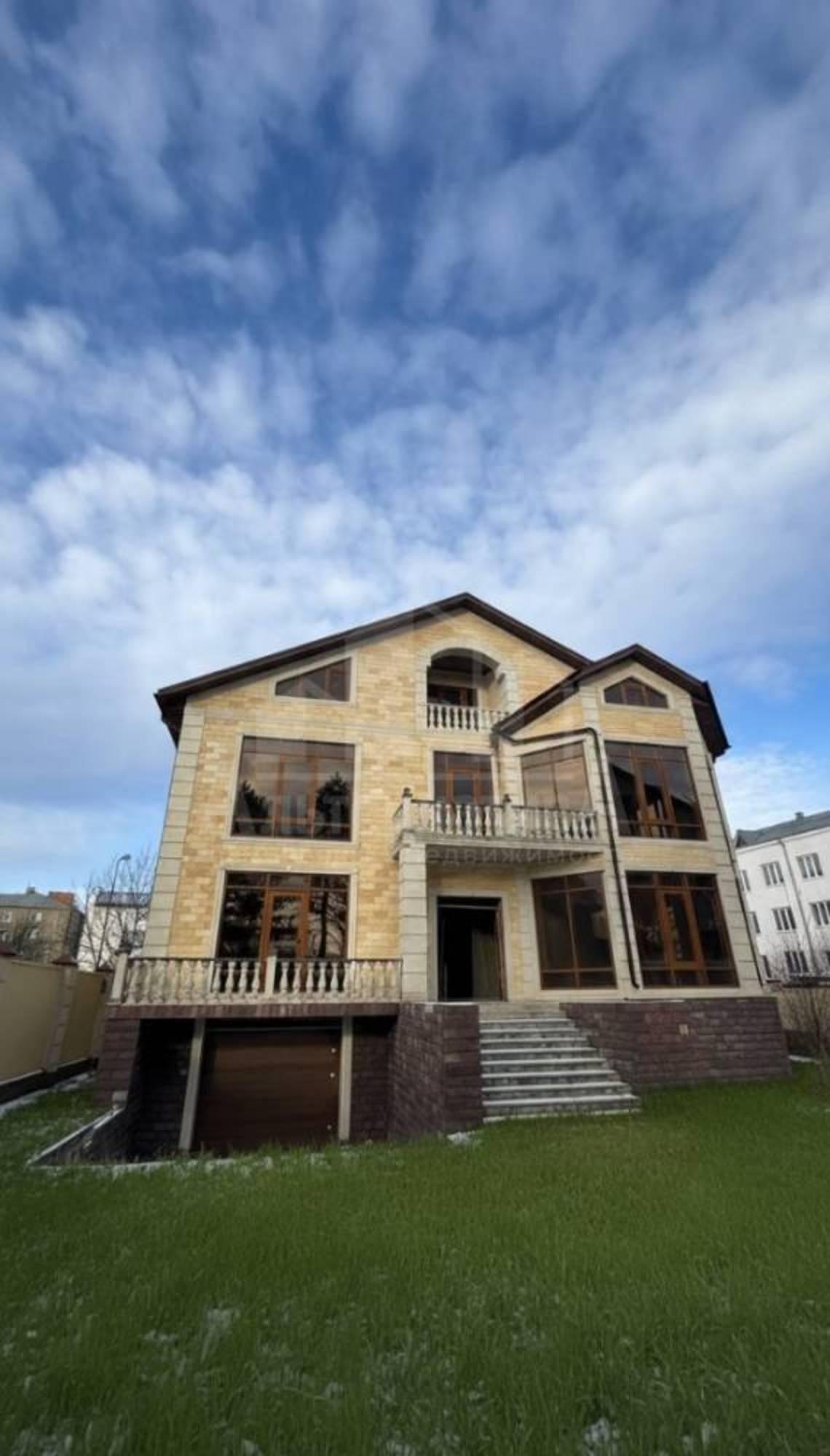Купить дачу, дом, коттедж за 40 000 000 рублей на Нежнова ул.