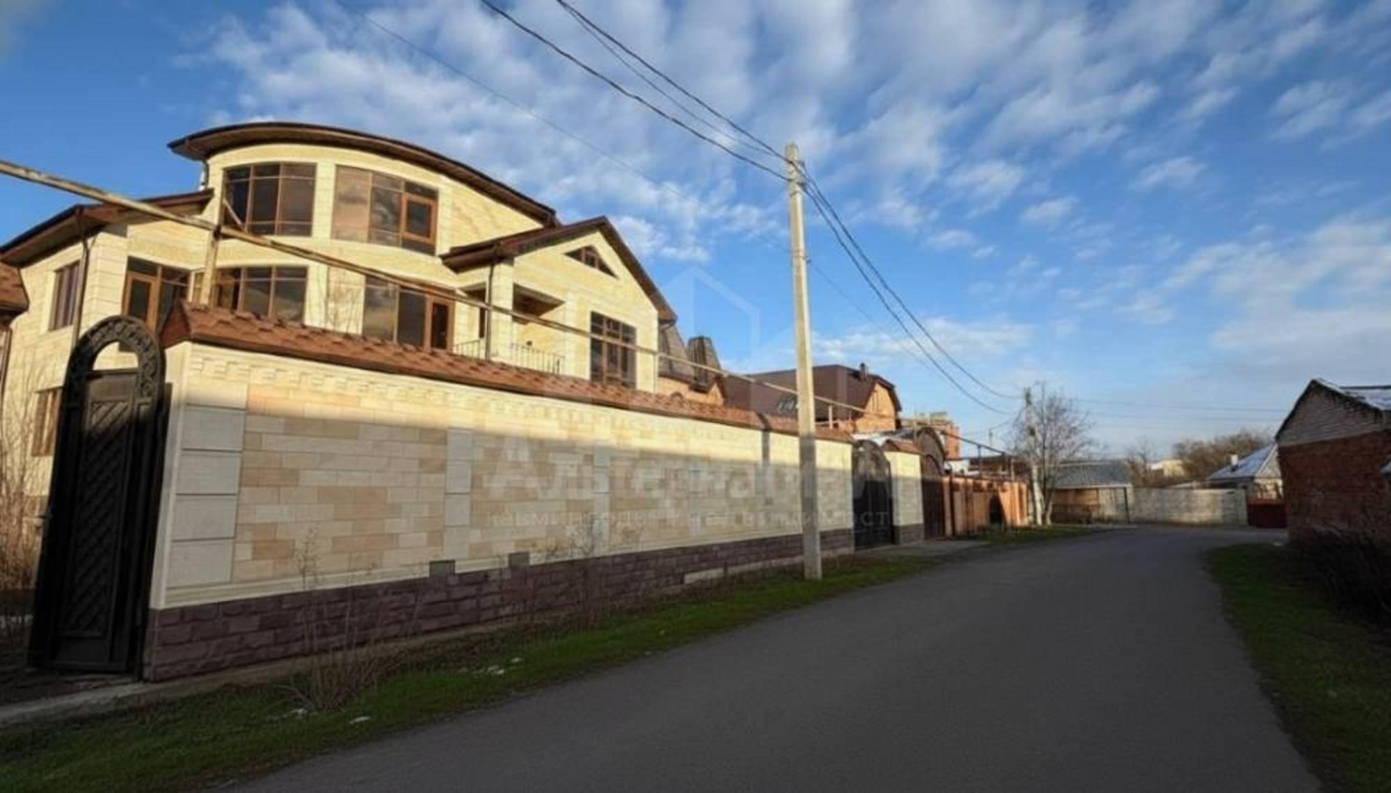Купить дачу, дом, коттедж за 40 000 000 рублей на Нежнова ул.