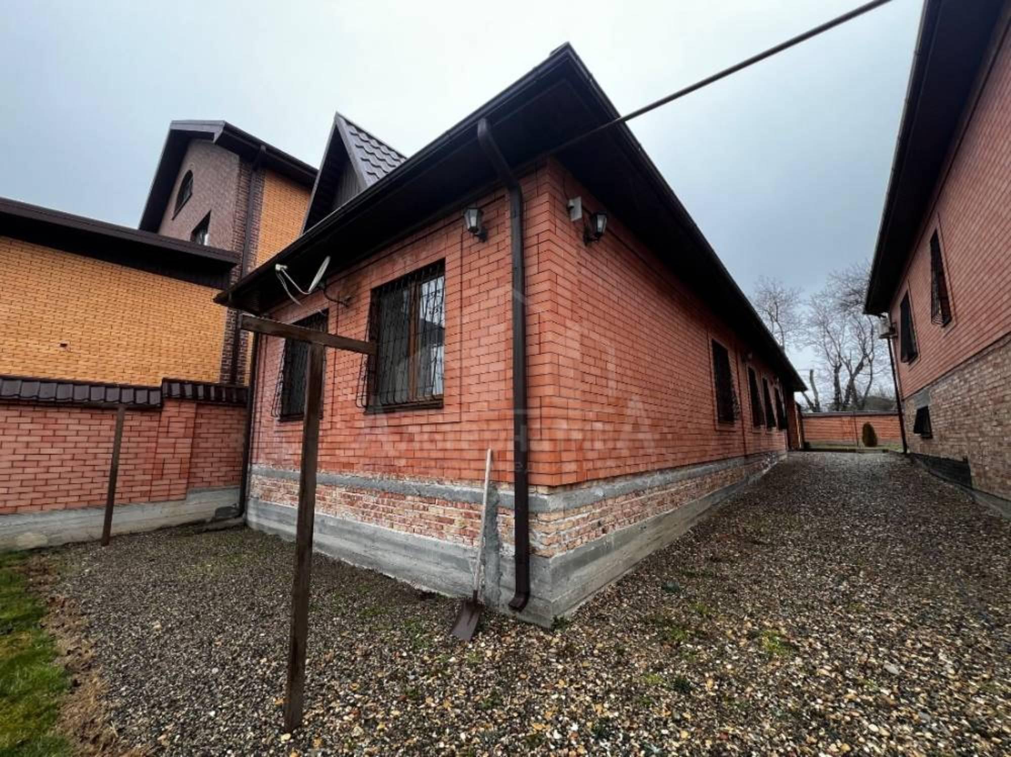 Купить дачу, дом, коттедж за 18 000 000 рублей на Люксембург Розы ул.