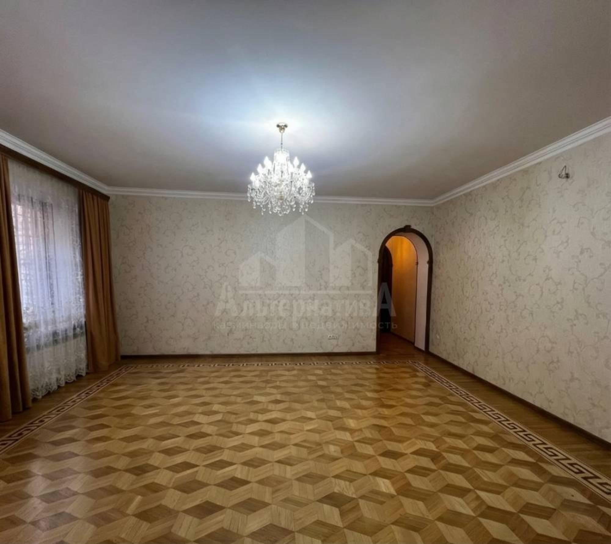 Купить дачу, дом, коттедж за 18 000 000 рублей на Люксембург Розы ул.