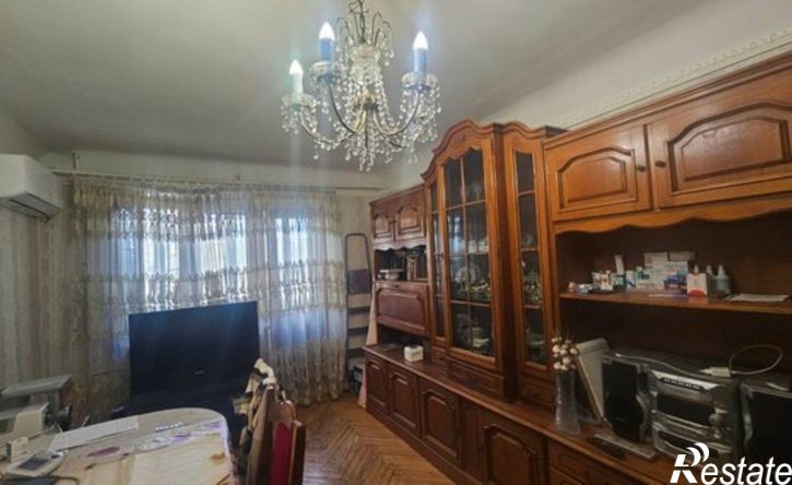 3-комн квартира проспект 40 лет Октября, 40,  д. 40