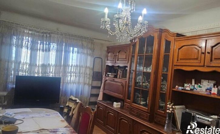 3-комн квартира проспект 40 лет Октября, 40,  д. 40