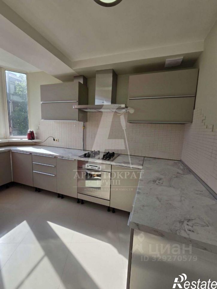 4-комн квартира ул Адмиральского, 6а,  д. 6а