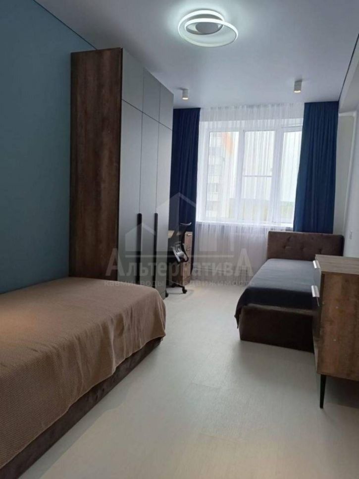 3-комн квартира Булгакова ул.