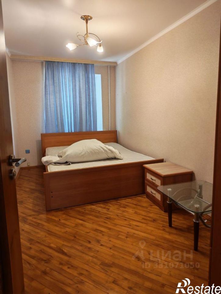 3-комн квартира проспект 40 лет Октября, 40,  д. 40