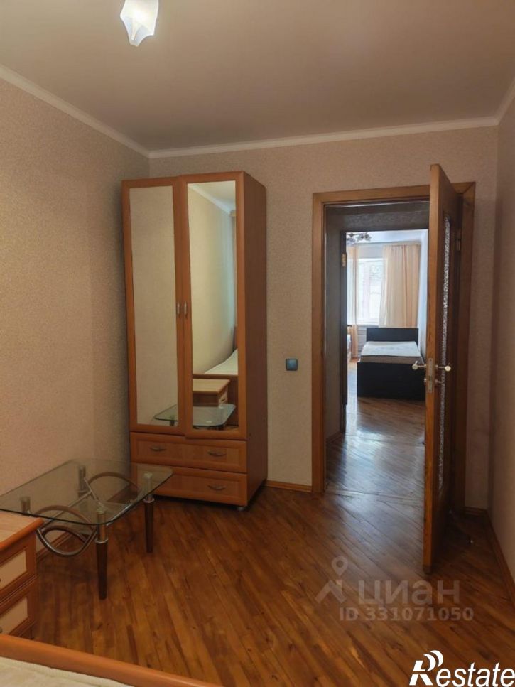 3-комн квартира проспект 40 лет Октября, 40,  д. 40