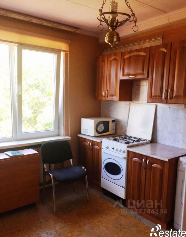 2-комн квартира пр-кт 40 лет Октября, 30,  д. 30