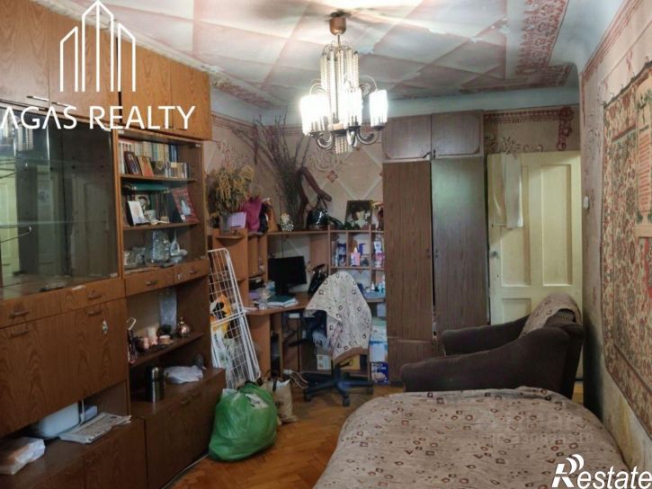 2-комн квартира пр-кт 40 лет Октября, 37,  д. 37