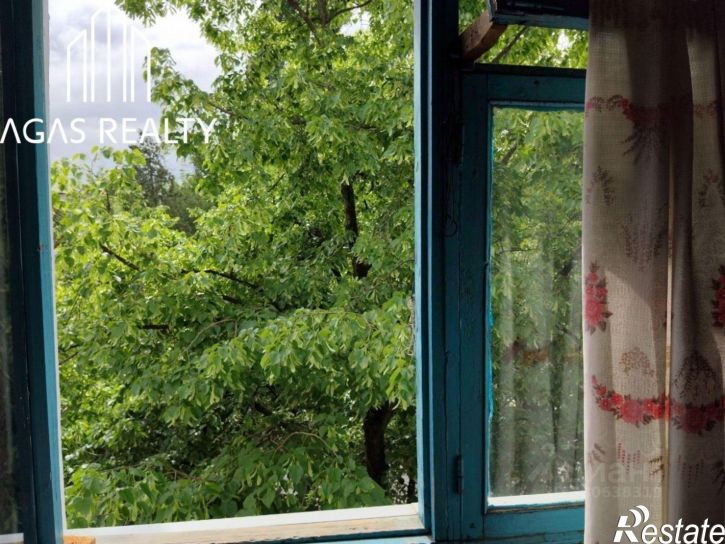2-комн квартира пр-кт 40 лет Октября, 37,  д. 37