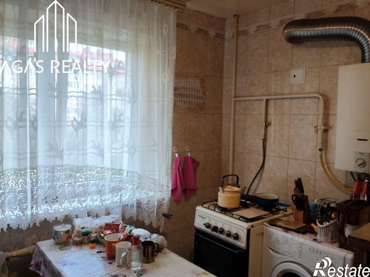 2-комн квартира пр-кт 40 лет Октября, 37,  д. 37