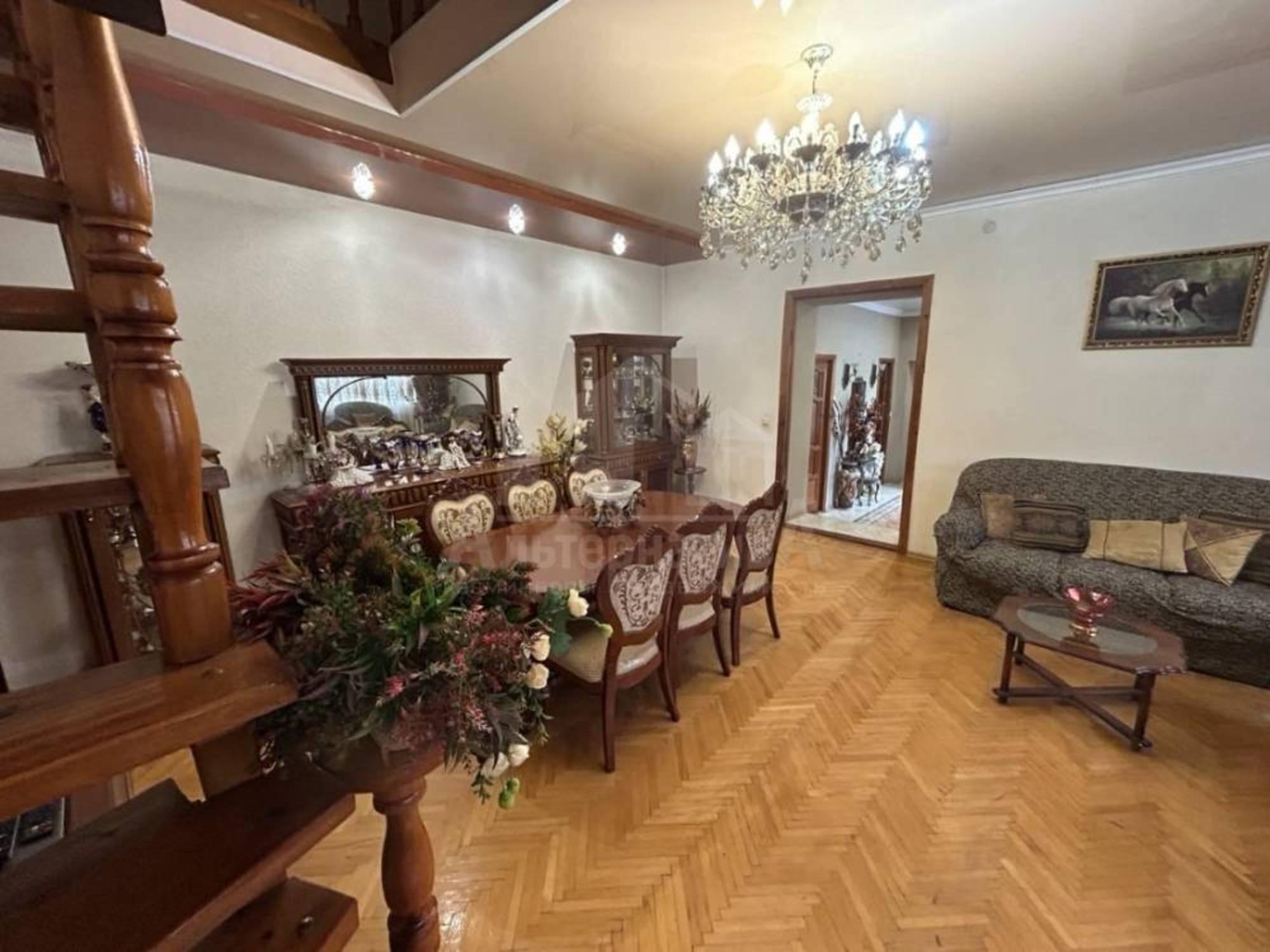 Купить дачу, дом, коттедж за 19 000 000 рублей на Лопатина ул.