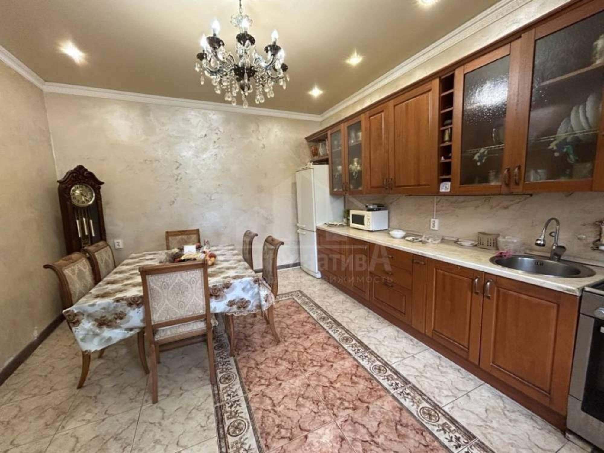 Купить дачу, дом, коттедж за 19 000 000 рублей на Лопатина ул.