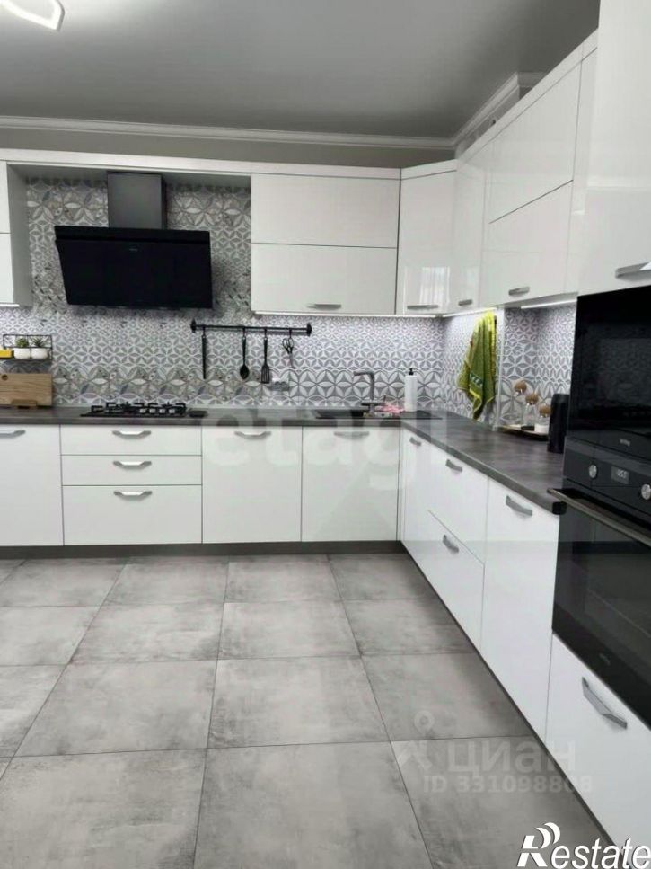 3-комн квартира улица Нежнова, 33,  д. 33