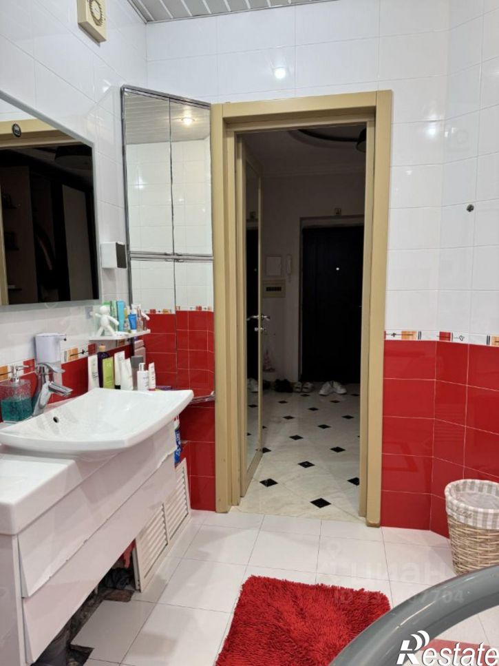 3-комн квартира ул 295 Стрелковой Дивизии, 18,  д. 18