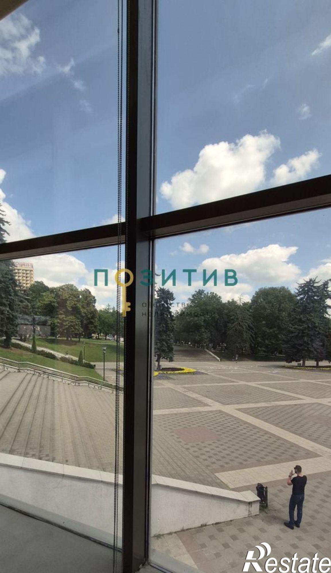 Сдать офис, помещение под офис за 300 000 рублей на Ленина пл, 2