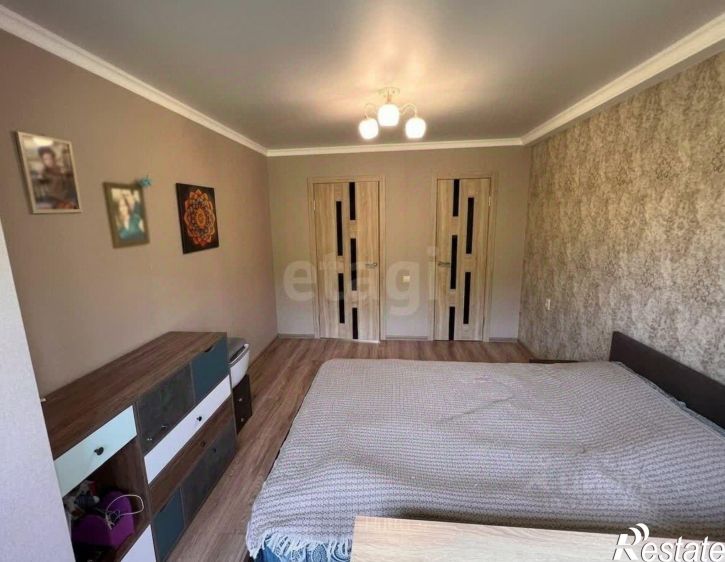 2-комн квартира пр-кт 40 лет Октября, 61,  д. 61