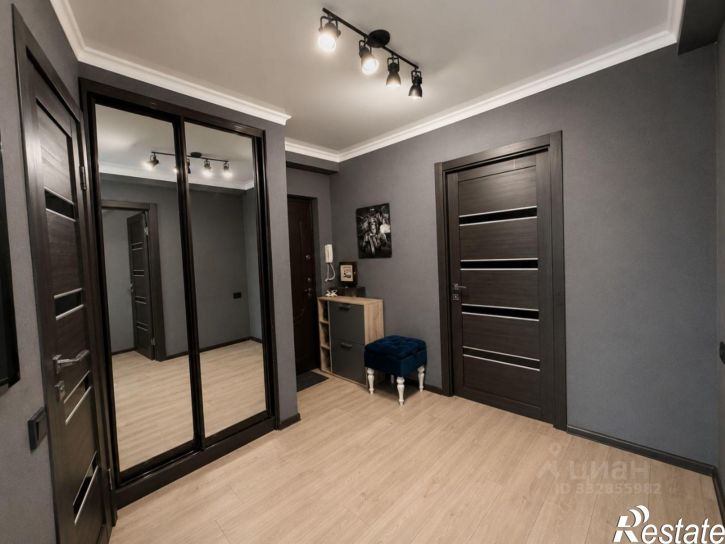 2-комн квартира ул Адмиральского, 8 3,  д. 8 3,  к. 3