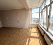 2-комн, 93кв м, этаж 5/10 ул Крайнего, 74