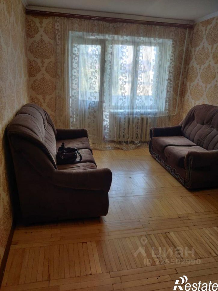3-комн квартира пр-кт 40 лет Октября, 40,  д. 40
