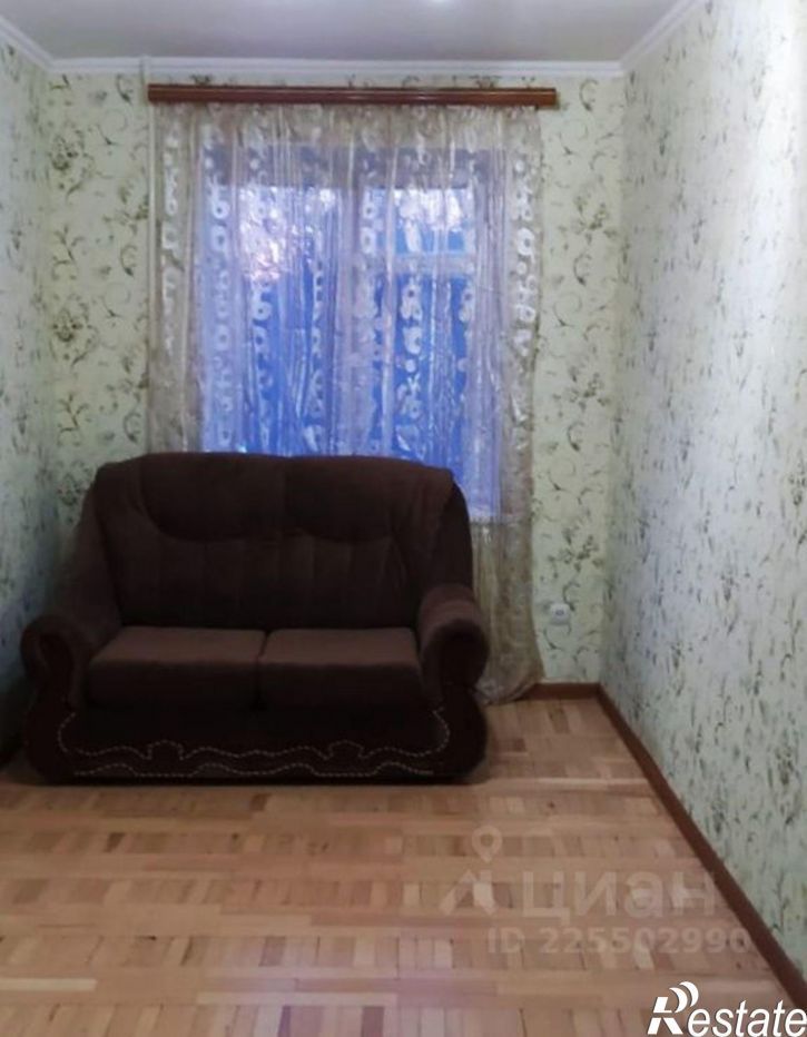3-комн квартира пр-кт 40 лет Октября, 40,  д. 40