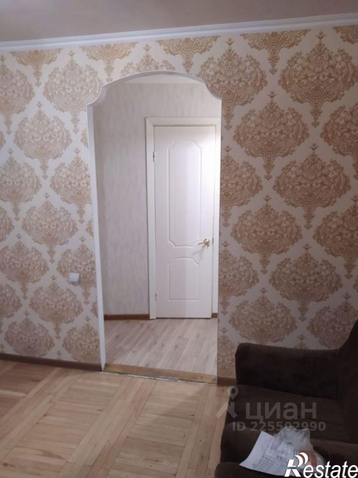 3-комн квартира пр-кт 40 лет Октября, 40,  д. 40