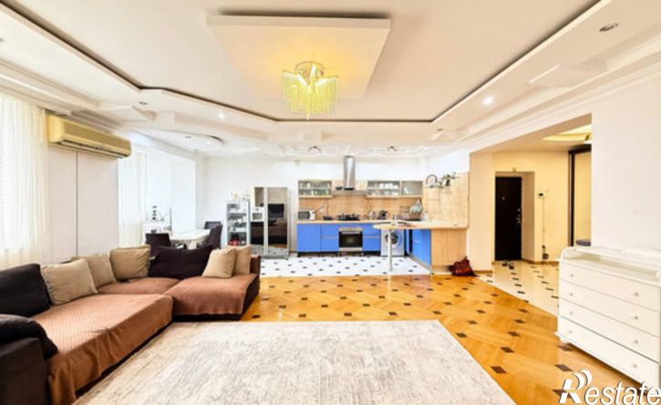 3-комн квартира ул 295 Стрелковой Дивизии, 18,  д. 18