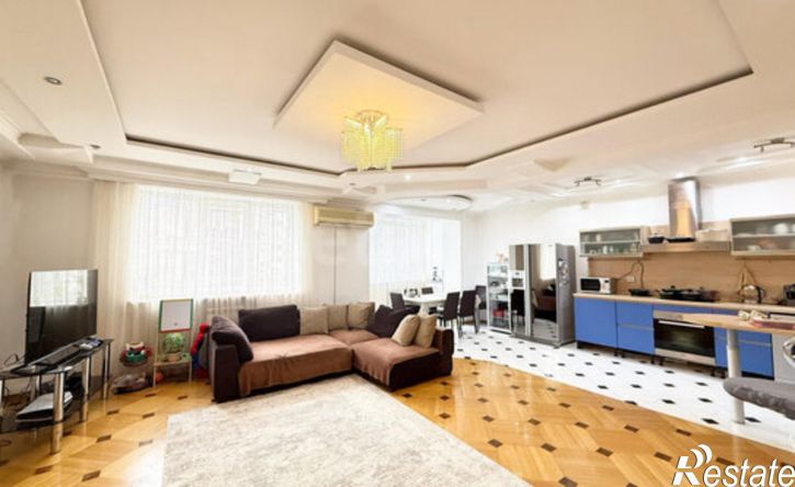 3-комн квартира ул 295 Стрелковой Дивизии, 18,  д. 18