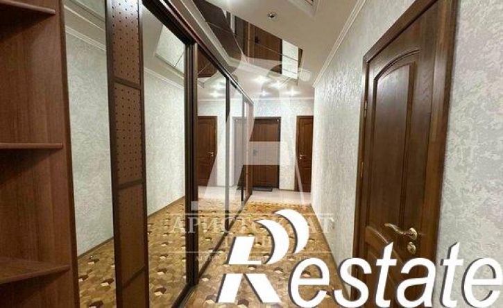 3-комн квартира улица Адмиральского, 6А,  д. 6А